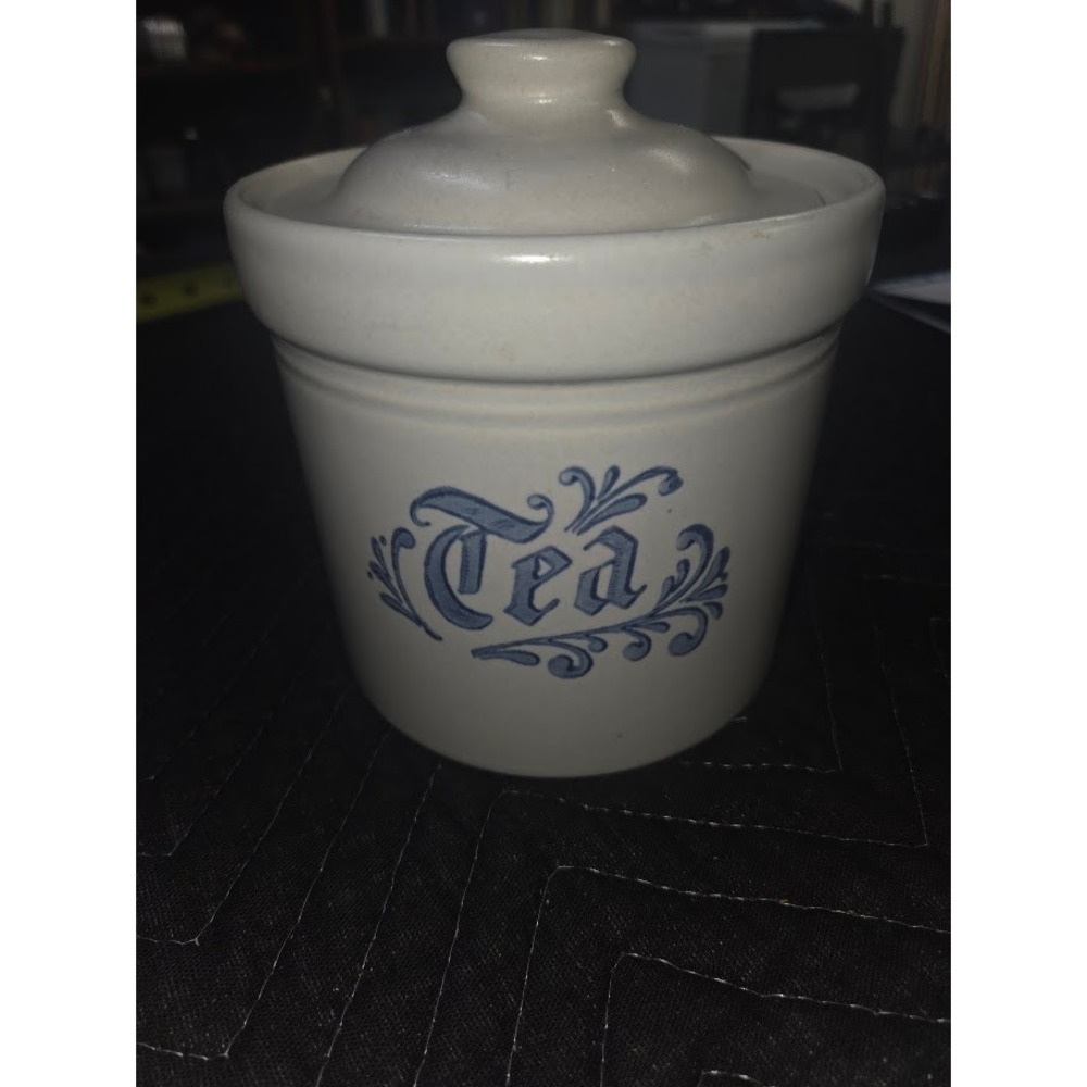 Vintage Pfaltzgraff Yorktowne Tea Canister with Lid Blue Stoneware USA 605 20